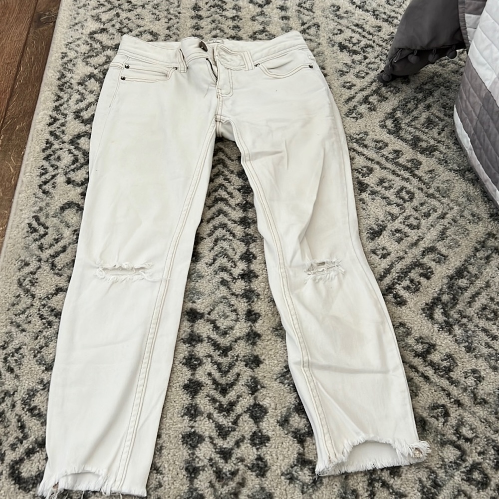 Free People white/cream distressed skinny with frayed hem